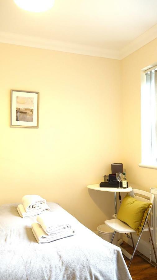 Heathrow Ensuite Rooms- Auto Check In Лондон Екстериор снимка