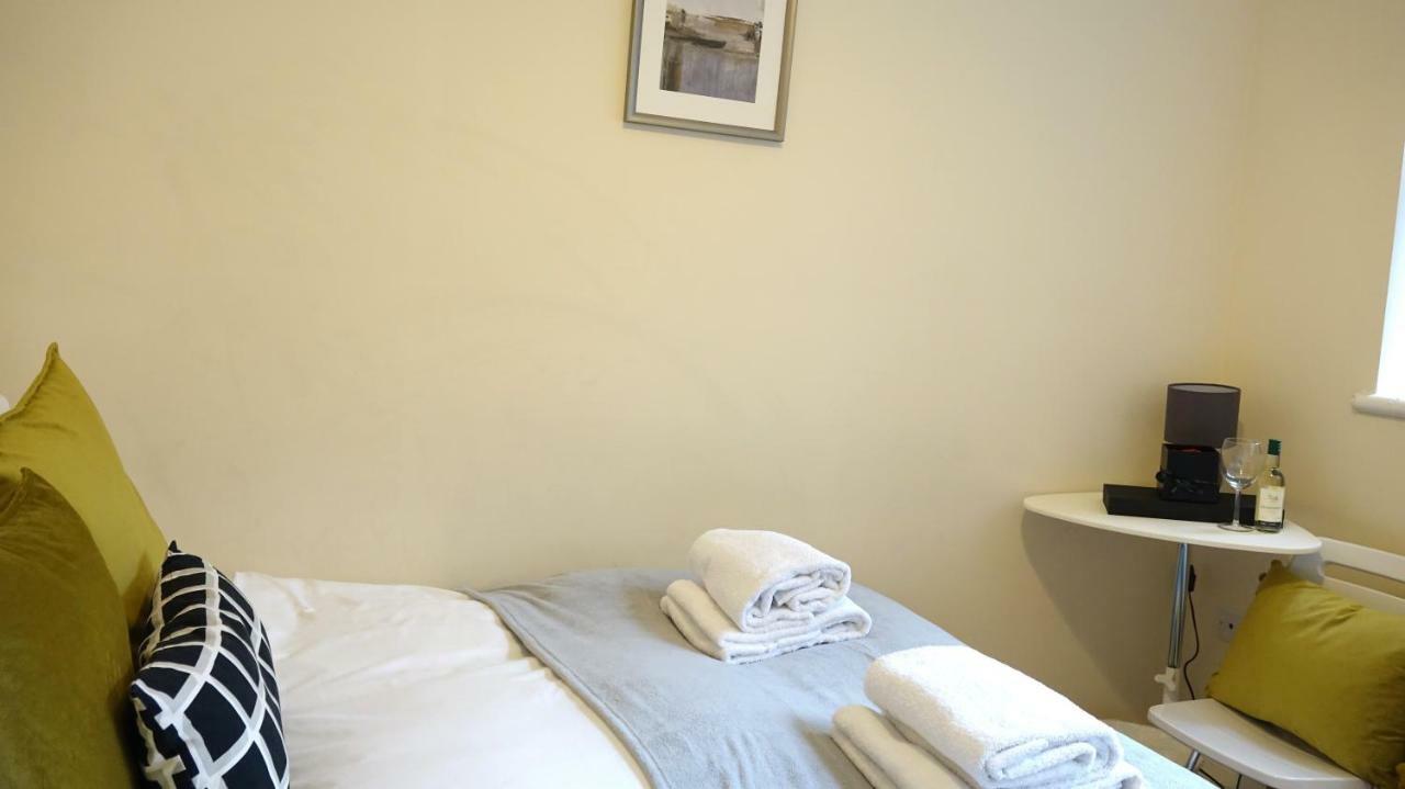 Heathrow Ensuite Rooms- Auto Check In Лондон Екстериор снимка