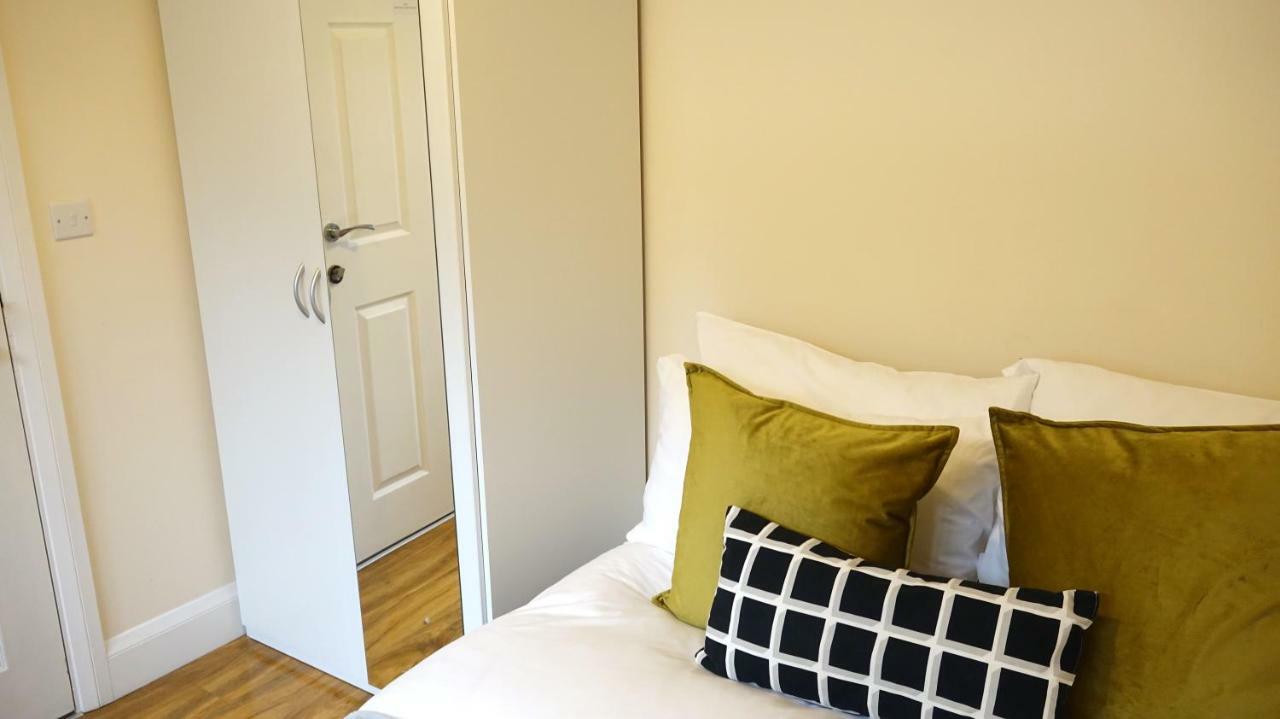 Heathrow Ensuite Rooms- Auto Check In Лондон Екстериор снимка