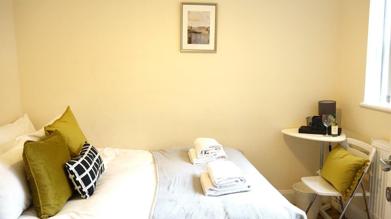 Heathrow Ensuite Rooms- Auto Check In Лондон Екстериор снимка