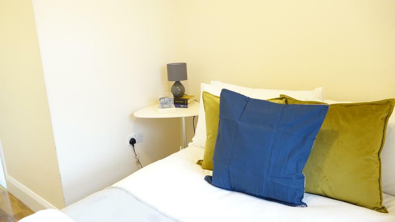 Heathrow Ensuite Rooms- Auto Check In Лондон Екстериор снимка