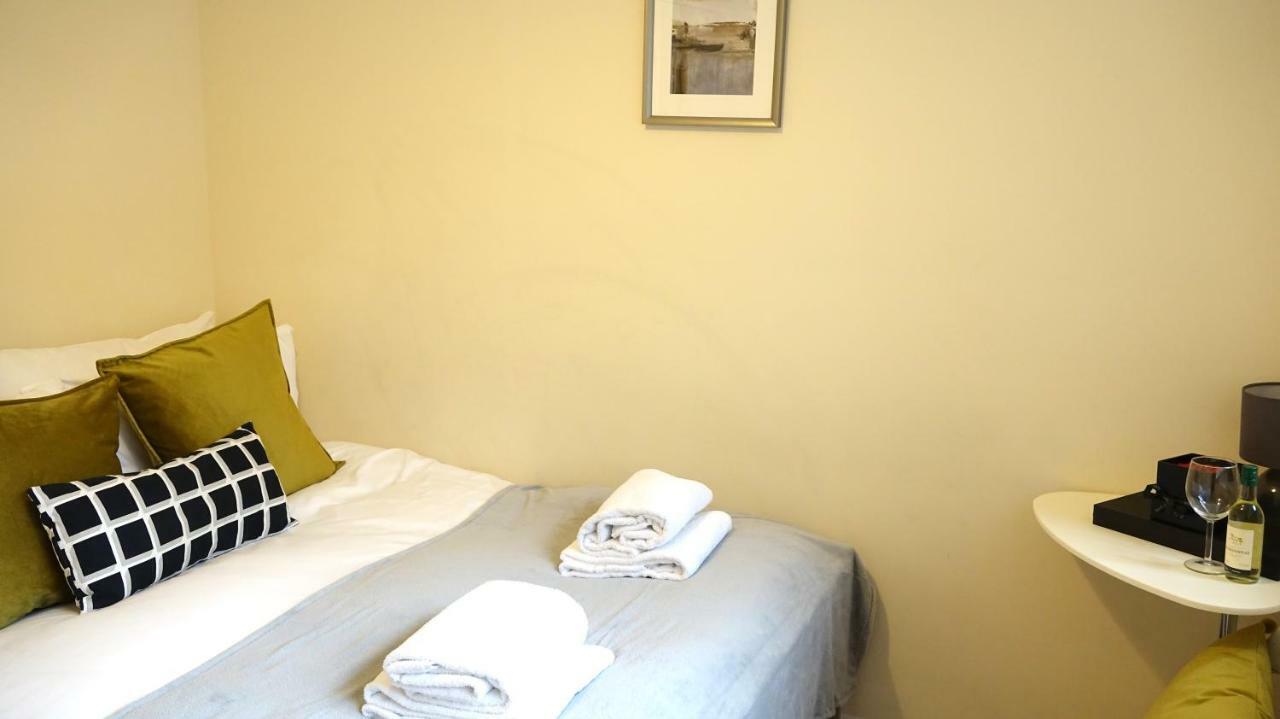 Heathrow Ensuite Rooms- Auto Check In Лондон Екстериор снимка