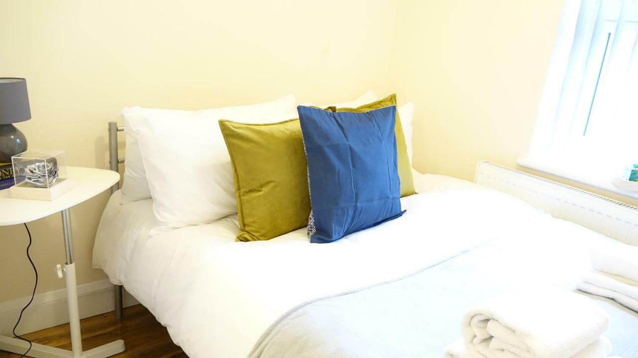 Heathrow Ensuite Rooms- Auto Check In Лондон Екстериор снимка