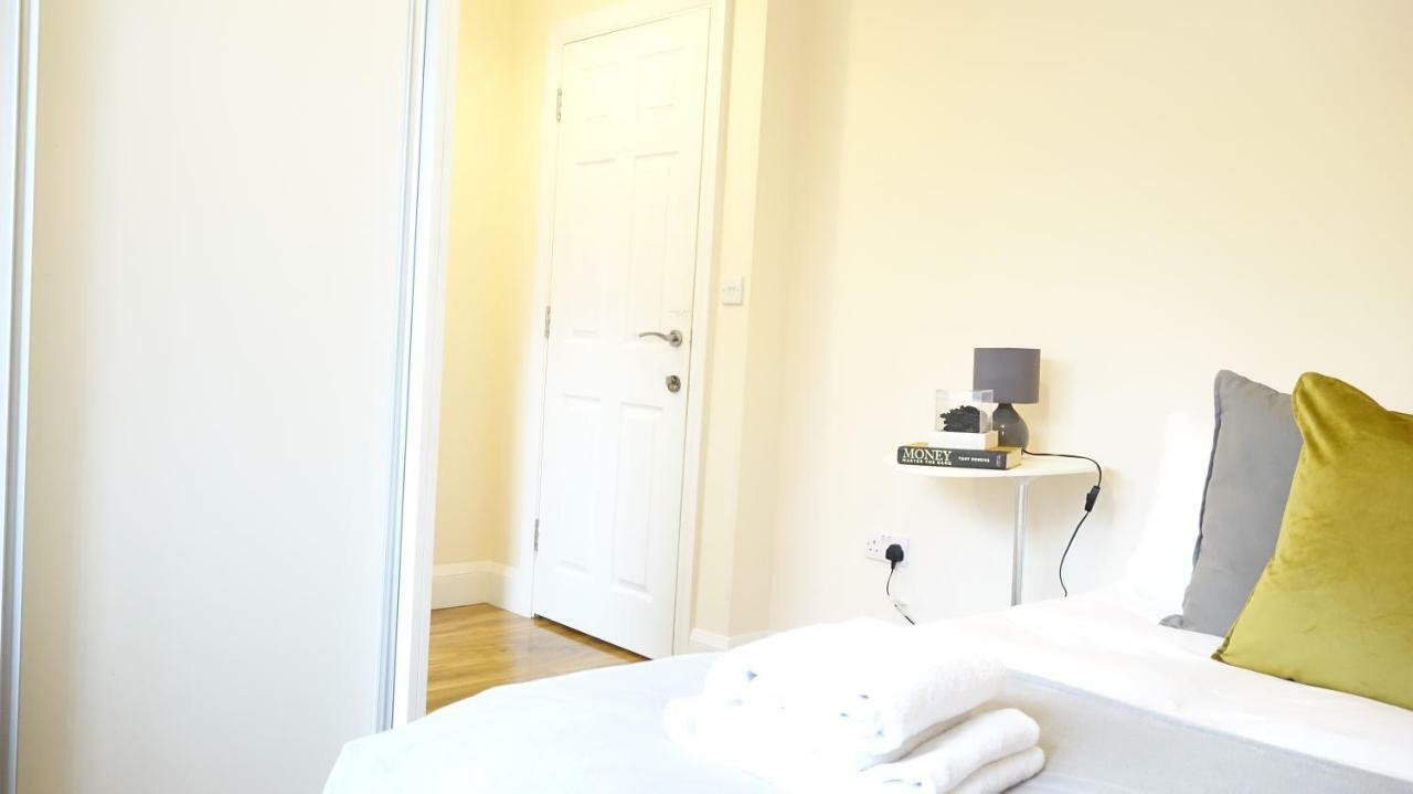 Heathrow Ensuite Rooms- Auto Check In Лондон Екстериор снимка