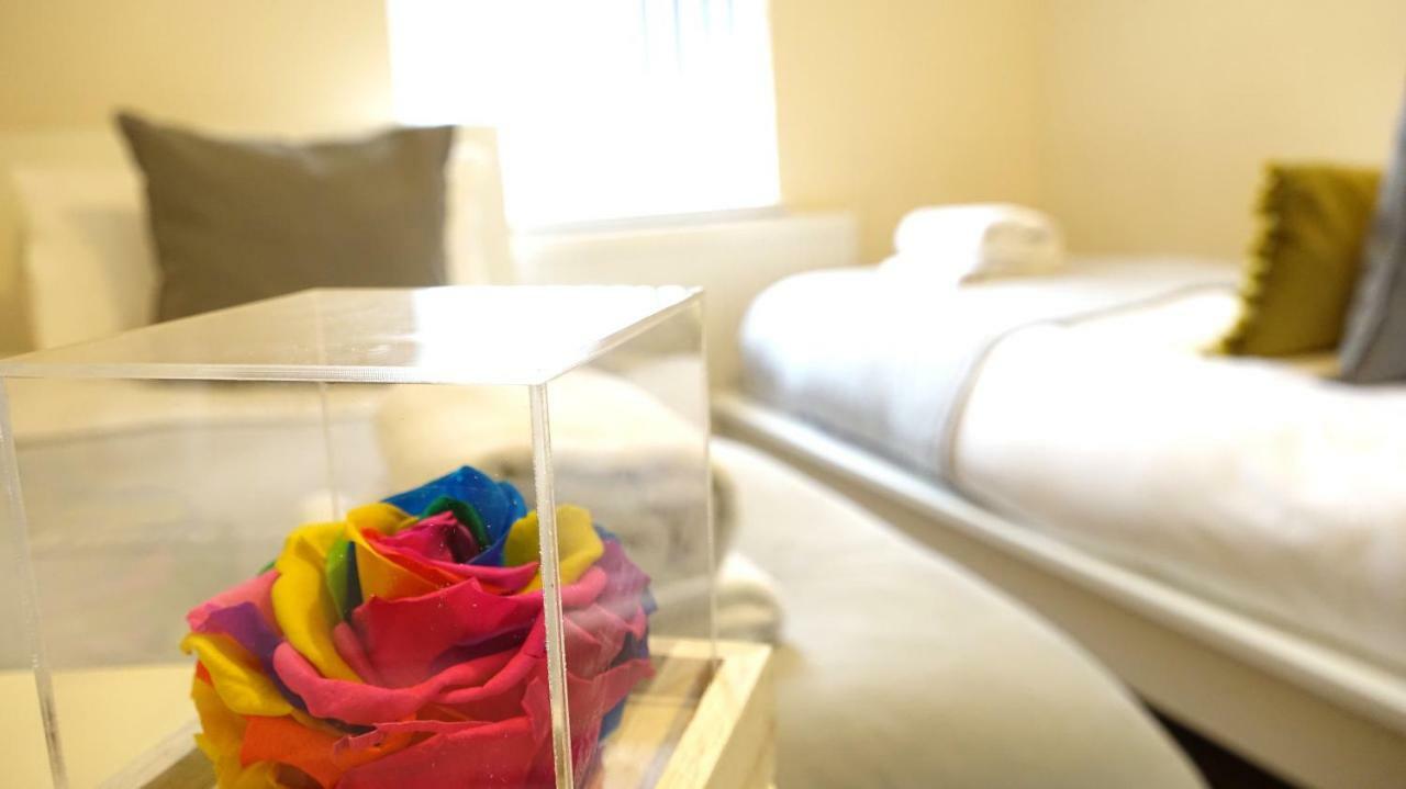Heathrow Ensuite Rooms- Auto Check In Лондон Екстериор снимка
