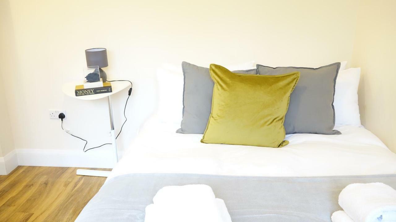 Heathrow Ensuite Rooms- Auto Check In Лондон Екстериор снимка