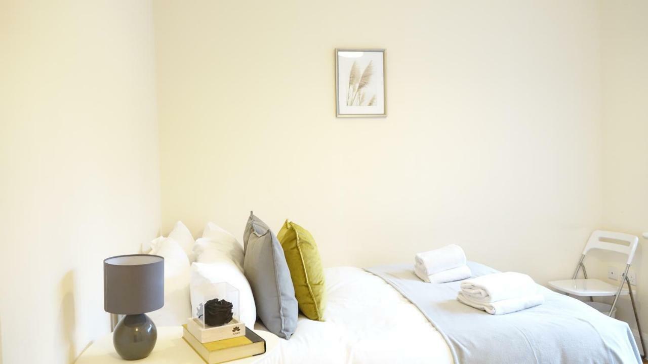 Heathrow Ensuite Rooms- Auto Check In Лондон Екстериор снимка