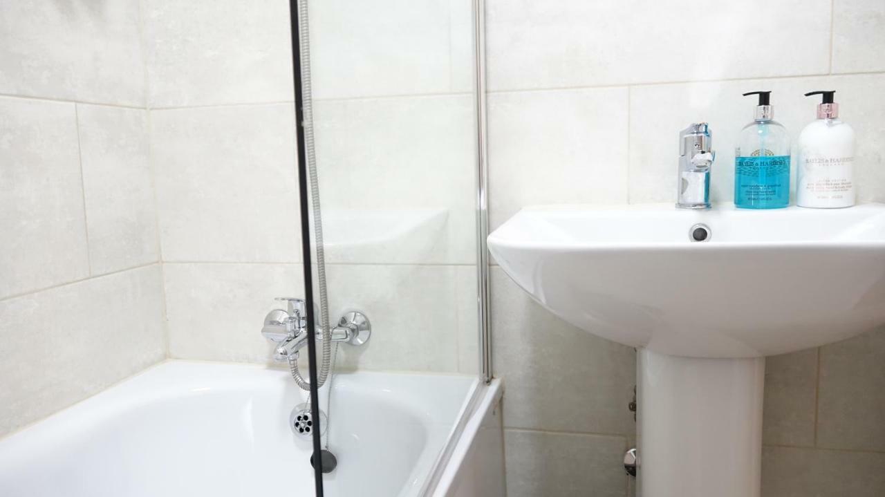 Heathrow Ensuite Rooms- Auto Check In Лондон Екстериор снимка