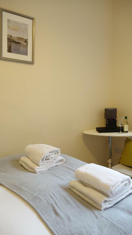 Heathrow Ensuite Rooms- Auto Check In Лондон Екстериор снимка