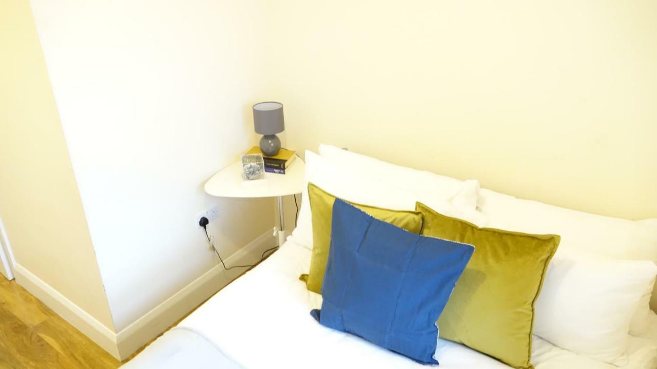Heathrow Ensuite Rooms- Auto Check In Лондон Екстериор снимка