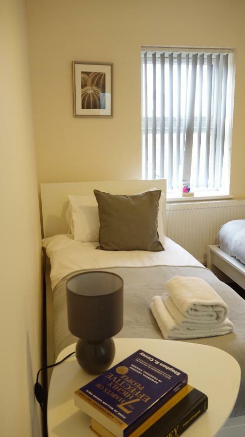 Heathrow Ensuite Rooms- Auto Check In Лондон Екстериор снимка