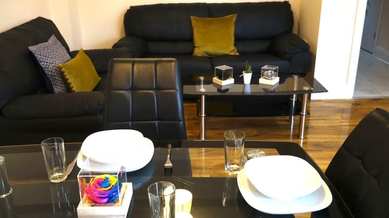 Heathrow Ensuite Rooms- Auto Check In Лондон Екстериор снимка