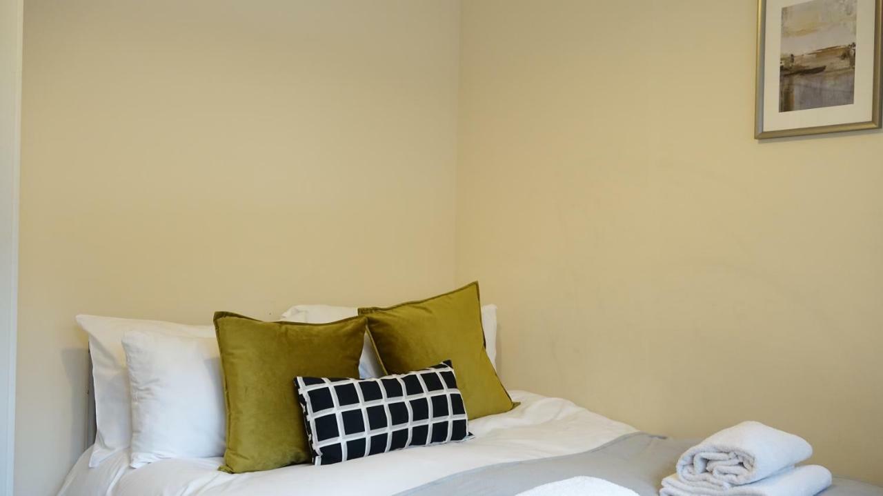 Heathrow Ensuite Rooms- Auto Check In Лондон Екстериор снимка