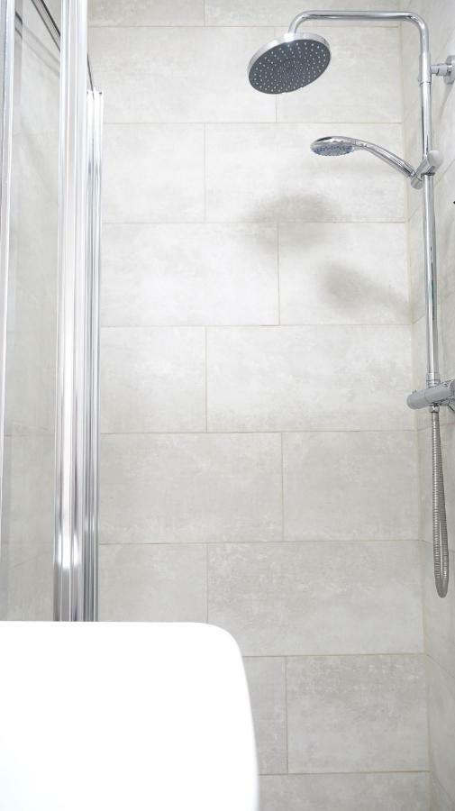 Heathrow Ensuite Rooms- Auto Check In Лондон Екстериор снимка