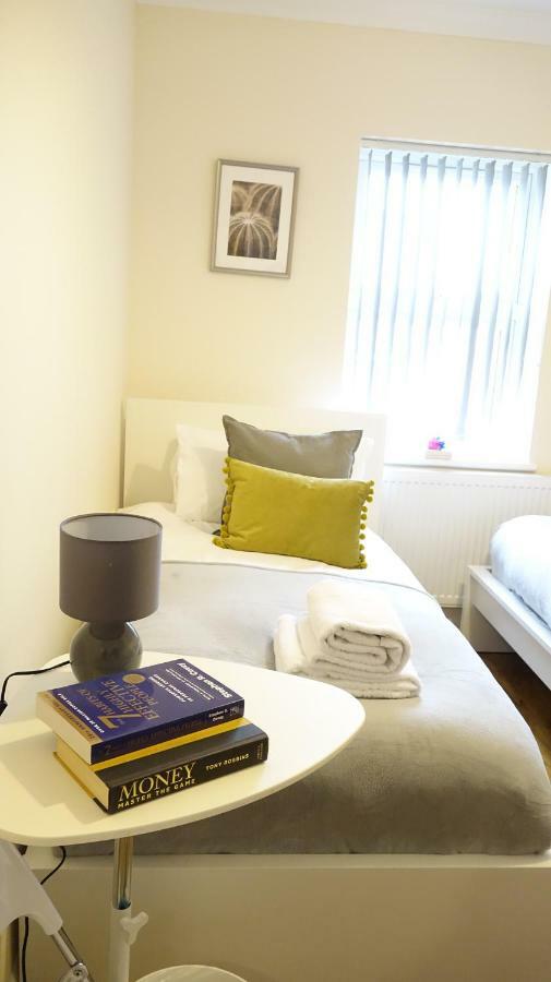 Heathrow Ensuite Rooms- Auto Check In Лондон Екстериор снимка