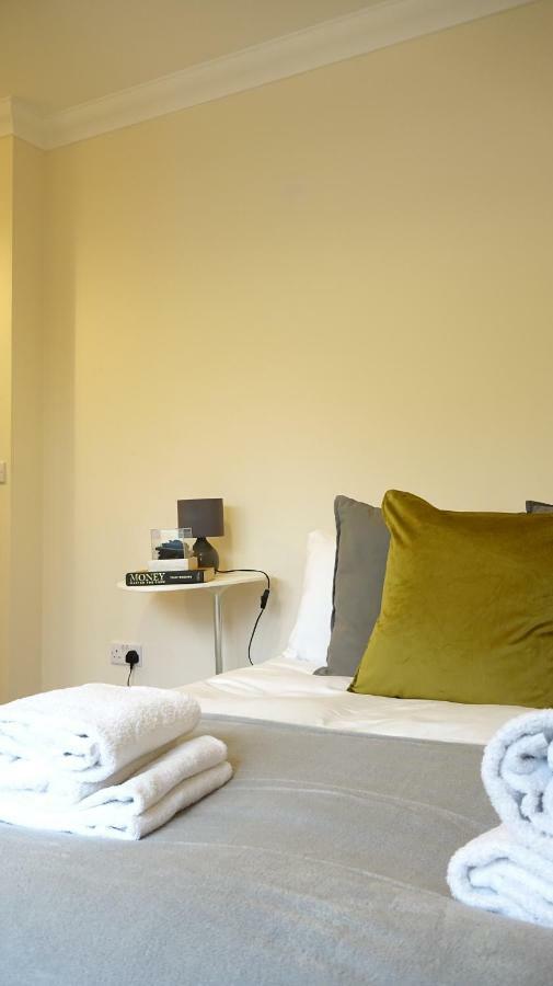Heathrow Ensuite Rooms- Auto Check In Лондон Екстериор снимка