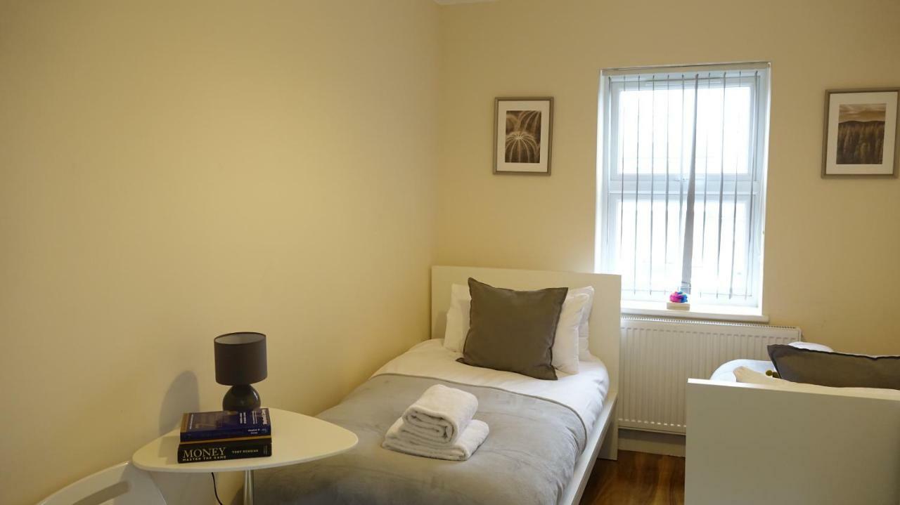 Heathrow Ensuite Rooms- Auto Check In Лондон Екстериор снимка
