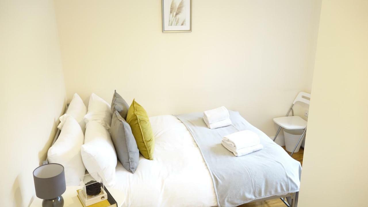 Heathrow Ensuite Rooms- Auto Check In Лондон Екстериор снимка