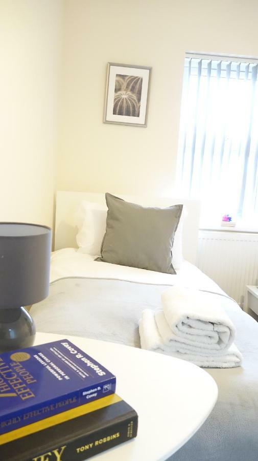 Heathrow Ensuite Rooms- Auto Check In Лондон Екстериор снимка